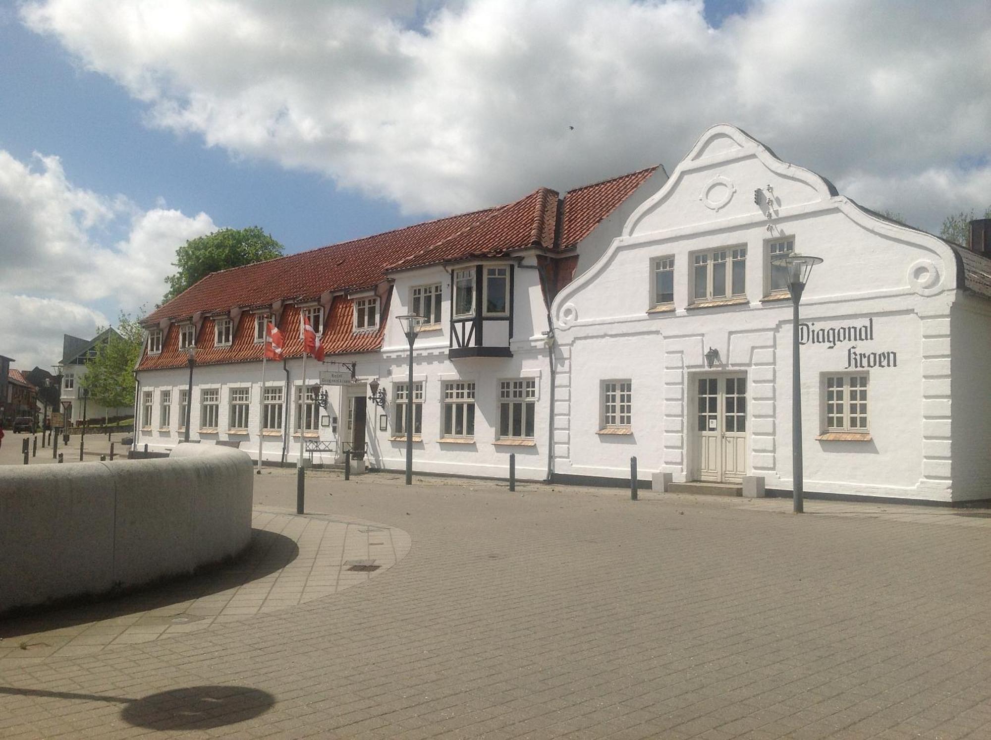 Diagonalkroen Give Exterior foto